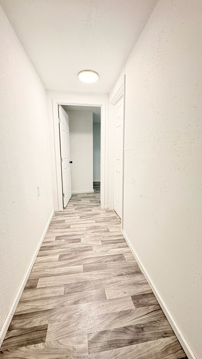 Building Photo - 705 Fidelity St