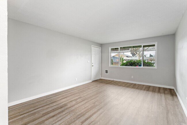 Building Photo - 1365CEDA