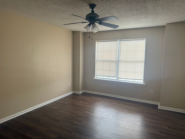 Building Photo - 2540 Barnesdale Wy