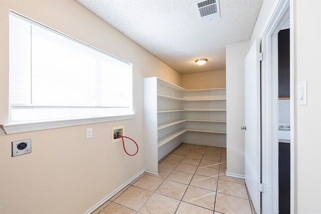 Building Photo - 1240 Dexford Dr