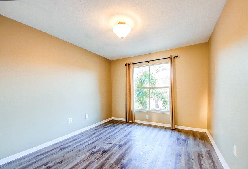 Building Photo - 6143 Seminole Gardens Cir