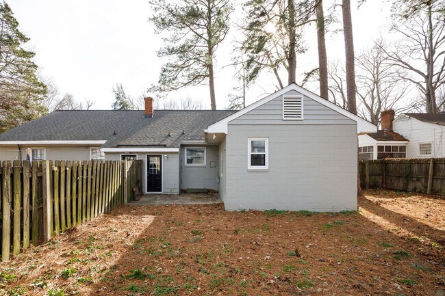 Building Photo - 2506 Kenmore Rd