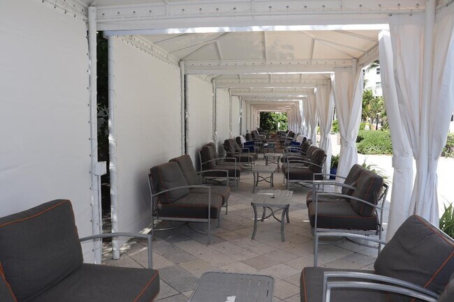 Building Photo - 3001 S Ocean Dr