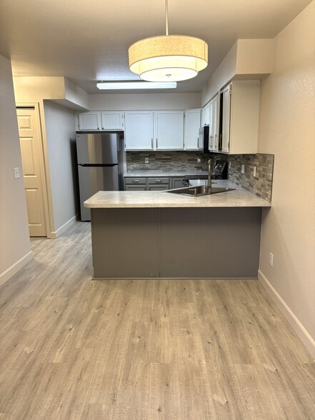 Building Photo - 927 Parker Dr