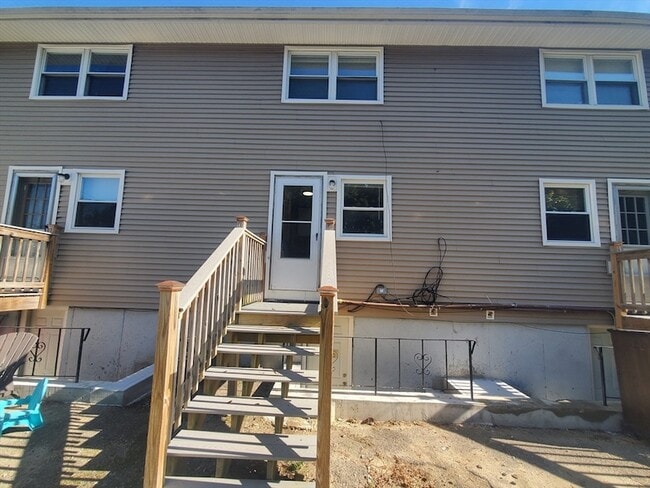 Building Photo - 174 Pine St