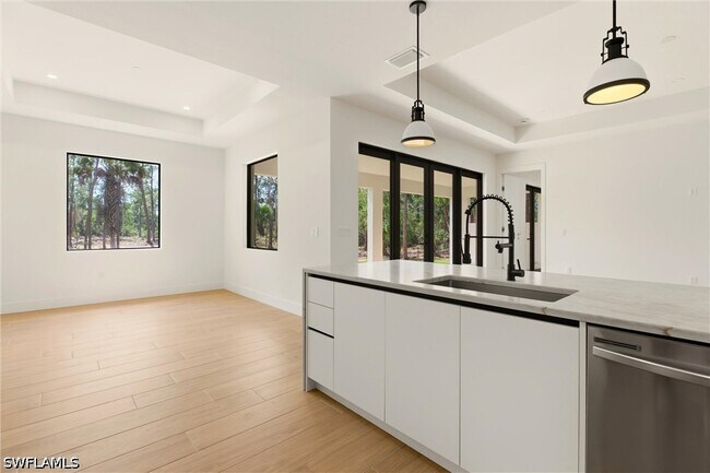 Building Photo - 1514 47th Ave NE