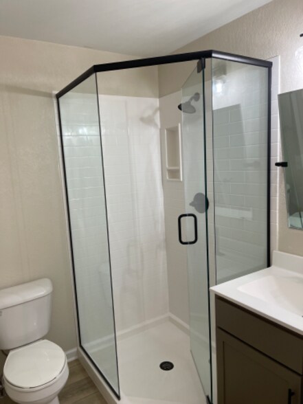 Building Photo - 208 N Pointe Ln