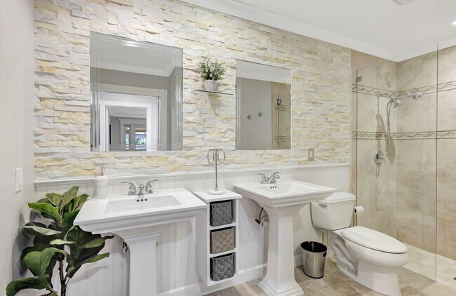 Building Photo - 11361 SW Pembroke Dr