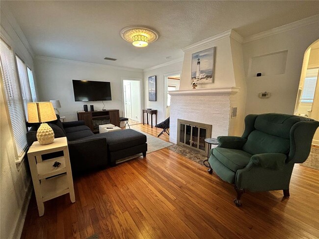 Building Photo - 701 29th Ave N