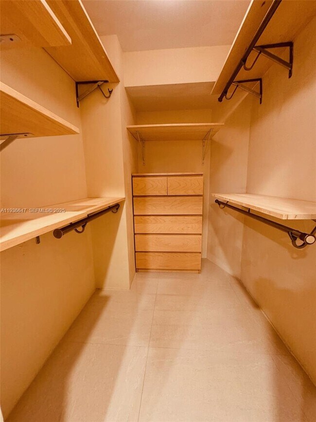 Building Photo - 1901 Brickell Ave