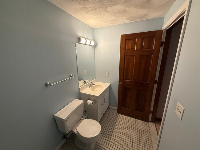 Building Photo - 59 Elm St