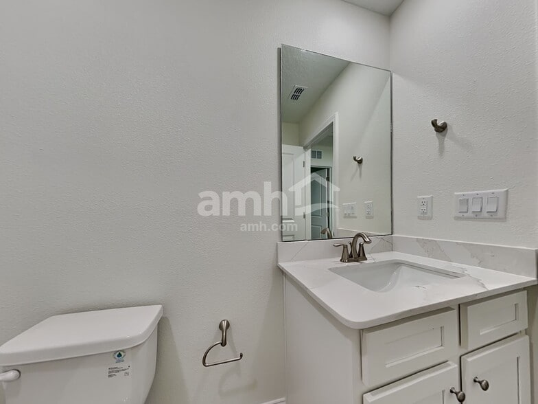 Building Photo - 11590 Bay Hl Cir