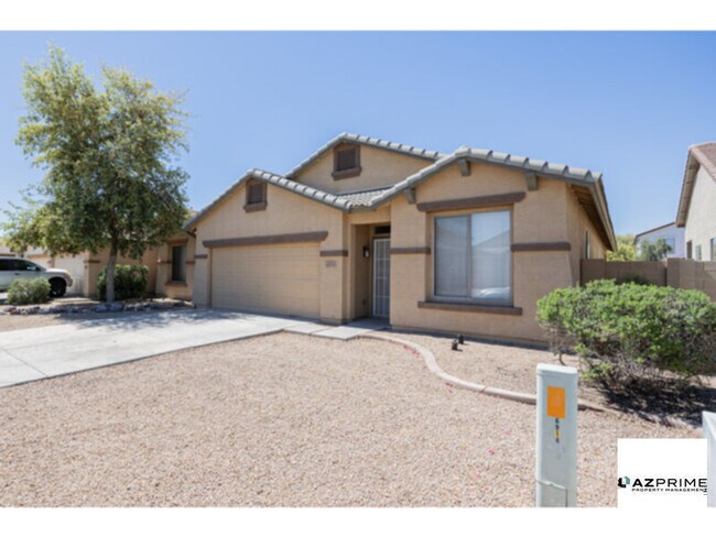 Building Photo - Experience Relaxed Phoenix Living In This Well-Appointed 4/2 Rental That Perfectly Balances Comfort,