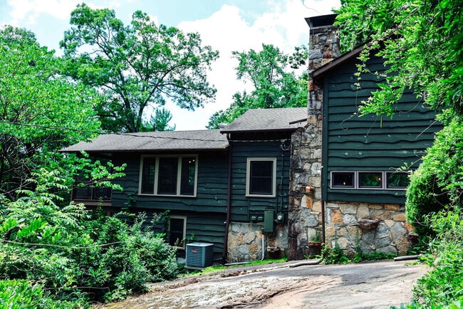 Building Photo - 340 W Huckleberry Rd