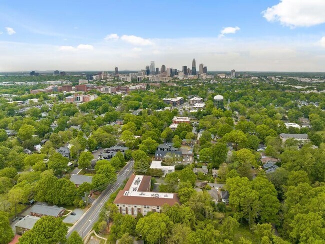 Building Photo - 404 N Laurel Ave