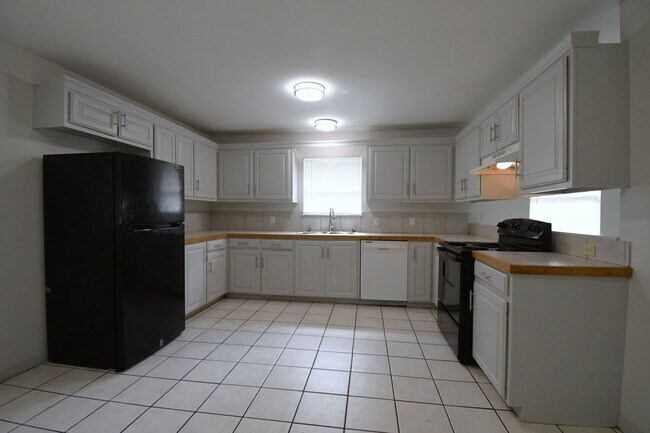 Building Photo - Move-In Ready, Beautifully Updated 3BR/2BA Home, HUD Accepted