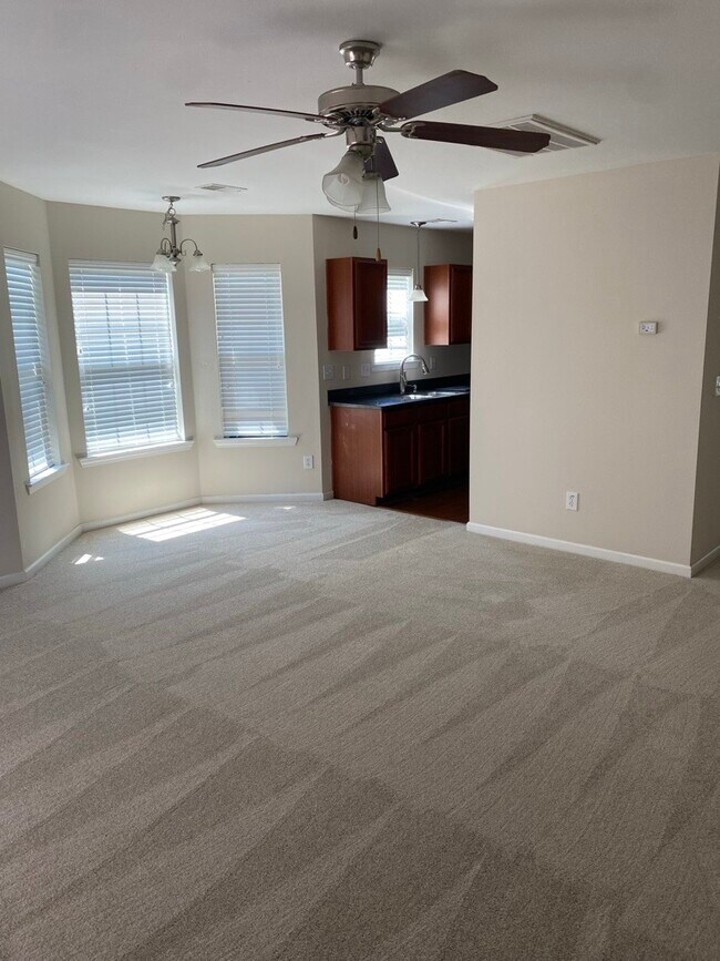 Building Photo - 1030 Glencroft Dr