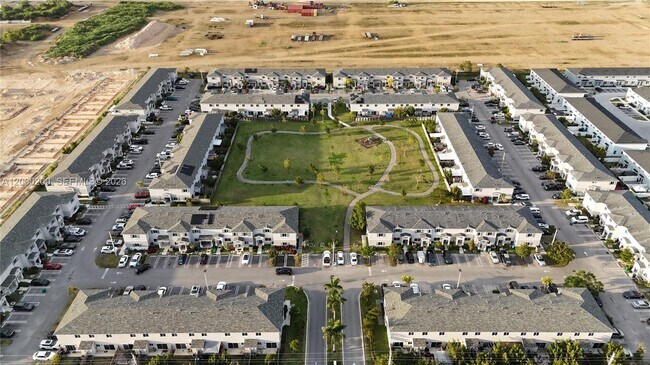 Building Photo - 412 NW 12th Pl