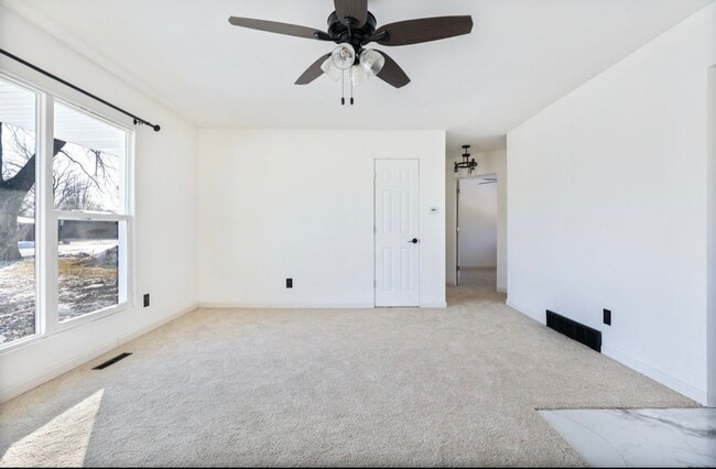 Building Photo - 2118-2118 Avalon Cir