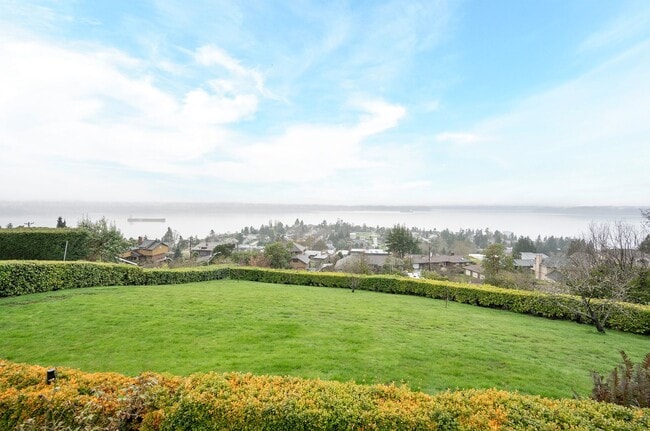 Building Photo - Stunning Home with Breathtaking Views in T...