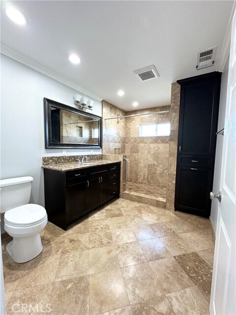 Building Photo - 528 E 238th Pl