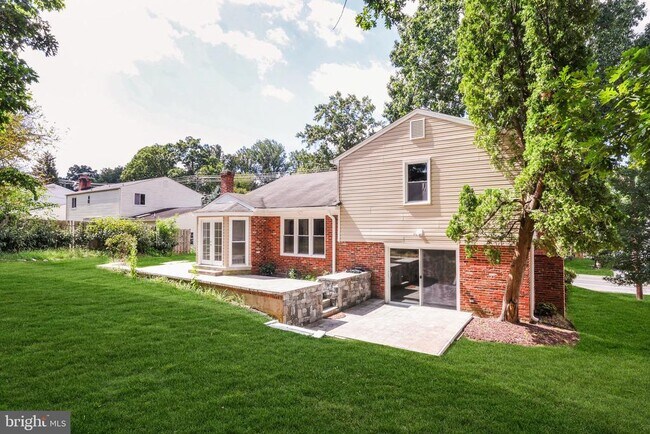 Building Photo - 8815 Tuckerman Ln