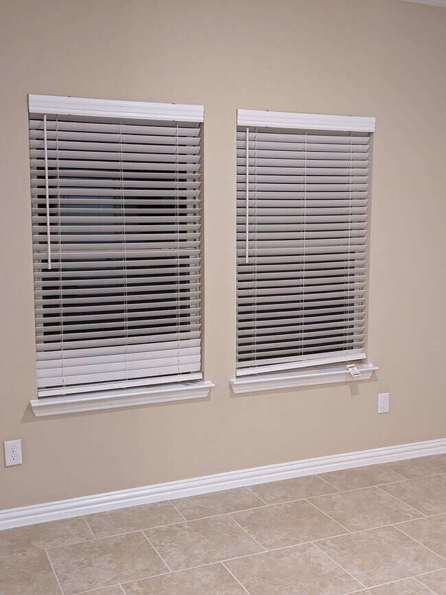 Building Photo - 128 Canales Cir