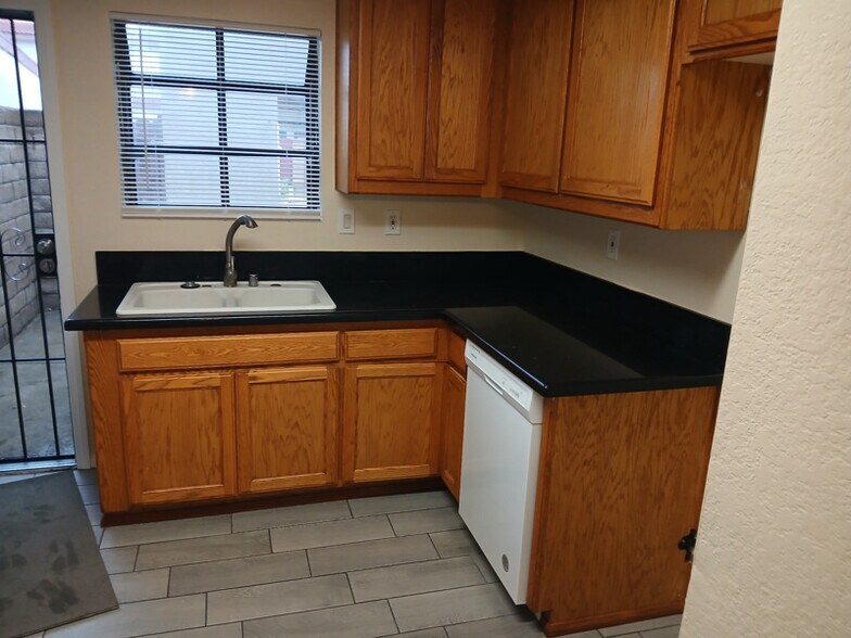 Building Photo - 38550 22nd St E