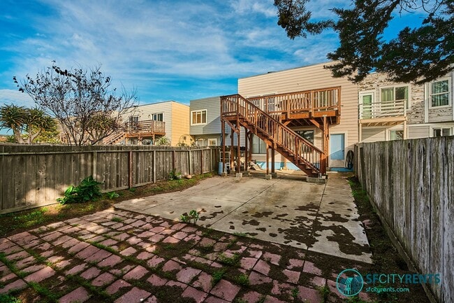 Building Photo - Outer Sunset: Updated Single Family Home w/ Bonus Rooms, Deck, Yard, Garage, EV Charger, Power Wa...