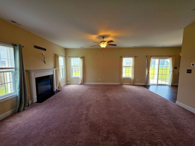 Building Photo - 4 BD in Stateside