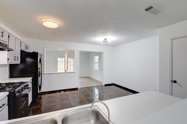 Building Photo - 12807 Ambrose St