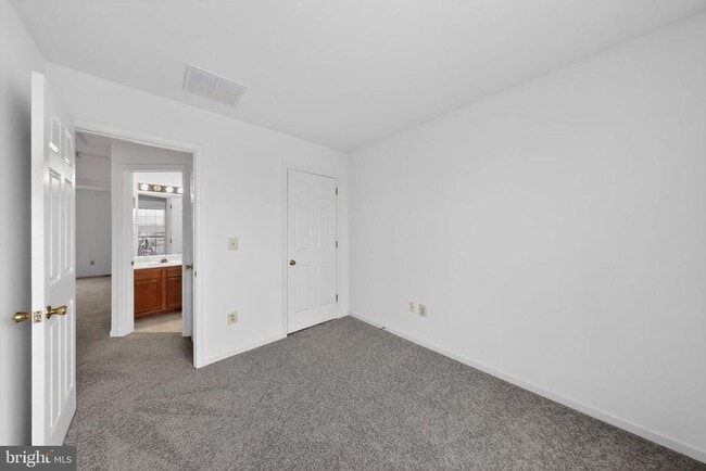 Building Photo - 409 Feather Dr