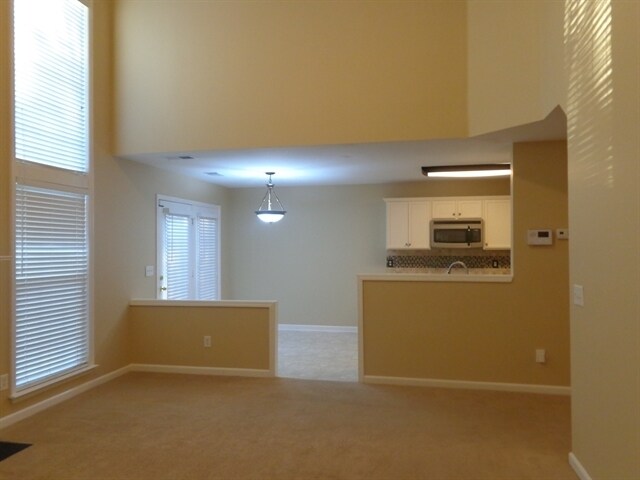 Building Photo - 1536 Cardinal Ln