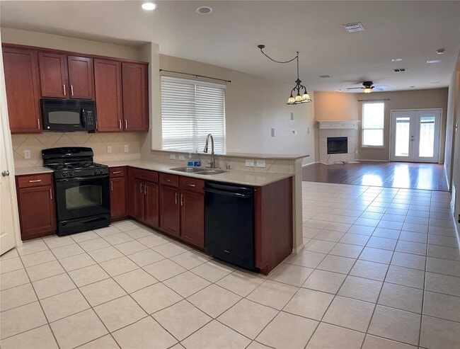 Building Photo - 5733 Pebble Ridge Dr