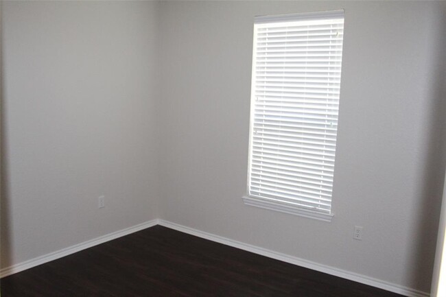 Building Photo - 578 Creekside Cir