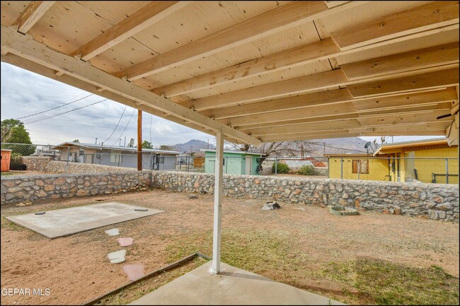 Building Photo - 4912 Sun Valley Dr