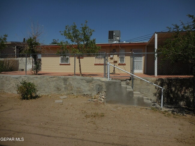 Building Photo - 1127 Del Norte St