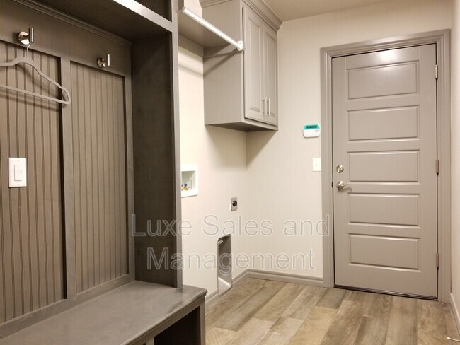 Building Photo - 1433 Kelley Pointe Pkwy