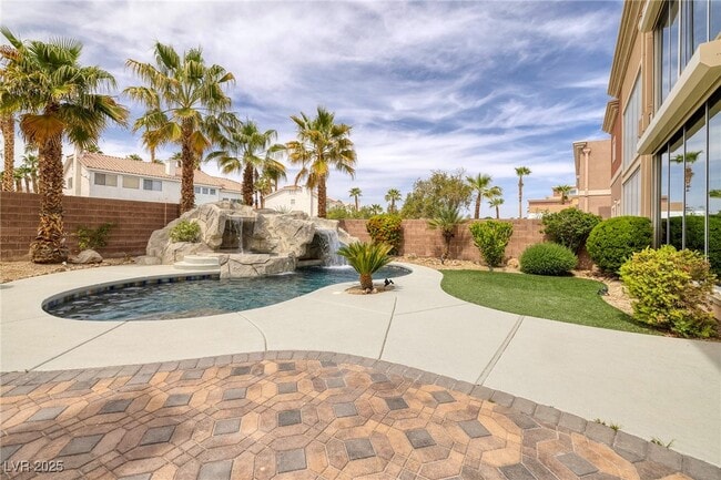 Building Photo - 5651 Deer Creek Falls Ct