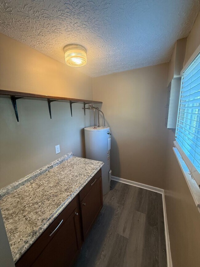 Building Photo - 6631 Gracely Dr