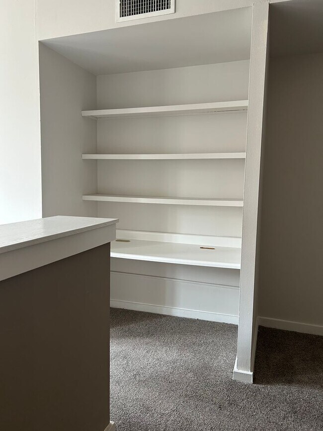 Building Photo - Welcome to Urban Elegance in the Heart of Historic Old City, Philadelphia