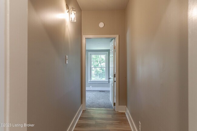 Building Photo - 1886 S Bardstown Rd