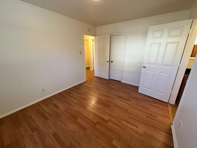 Building Photo - Great Student Housing.  3bd (Has been converted to 4 bedroom in past) 3bath house a block and a h...