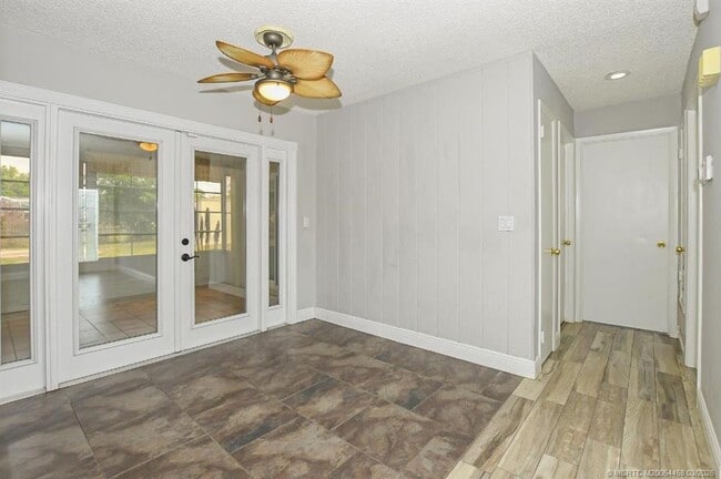 Building Photo - 1365 SW Gastador Ave