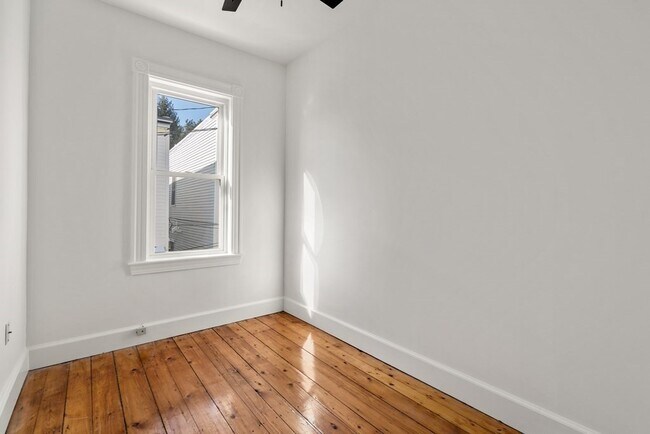 Building Photo - 4 Flint Pl