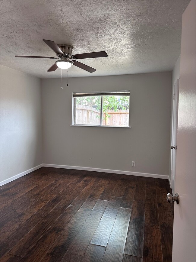 Building Photo - 713 S 2nd St