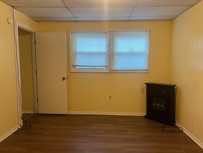 Building Photo - 8 Vine Ln