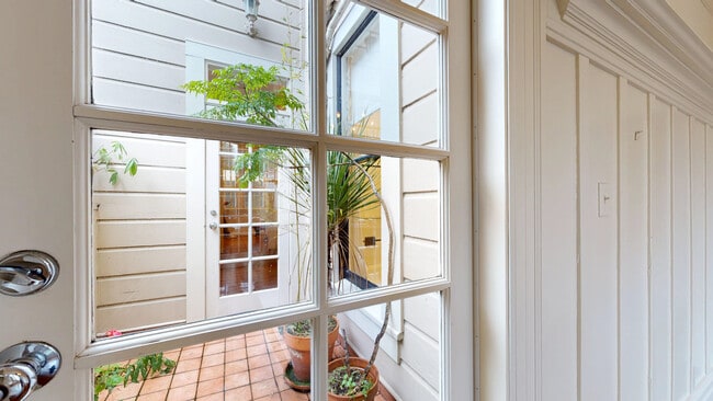 Building Photo - 941 Lombard St