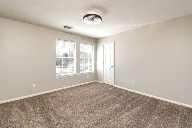 Building Photo - 245 Lake Estates Dr