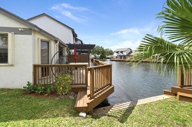 Building Photo - 1012 Landings Blvd